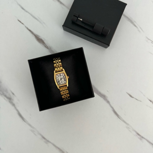 Retro Y2K Gold Vintage Bracelet Watch with Roman Numerals Stainless steel - Picture 6 of 6